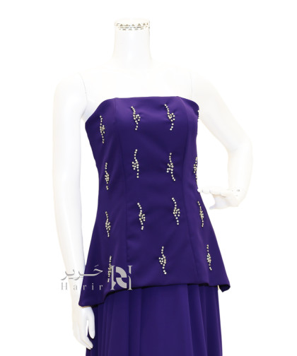 فستان سهرة بنفسجي بدون أكتاف بتطريز لؤلؤي وأناقة انسيابية