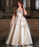Elegant Evening Dress with Hand Embroidery and a Refined Classic Design