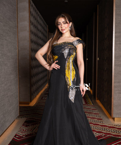 فستان سهرة أسود ملكي بتطريز فاخر ولمسات ذهبيّة