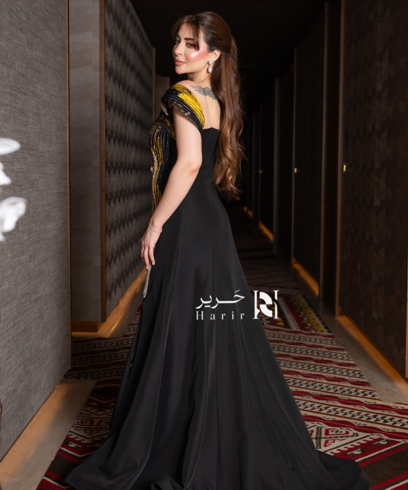 فستان سهرة أسود ملكي بتطريز فاخر ولمسات ذهبيّة