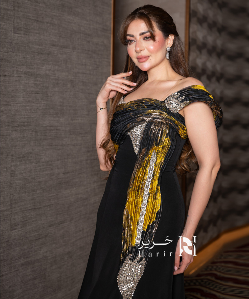 فستان سهرة أسود ملكي بتطريز فاخر ولمسات ذهبيّة