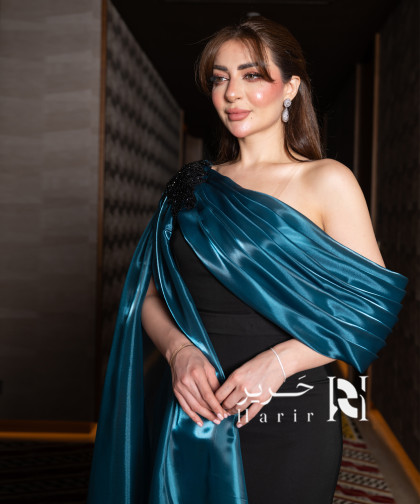 فستان سهرهه بكتف مكشوف وشال ساتان فاخر