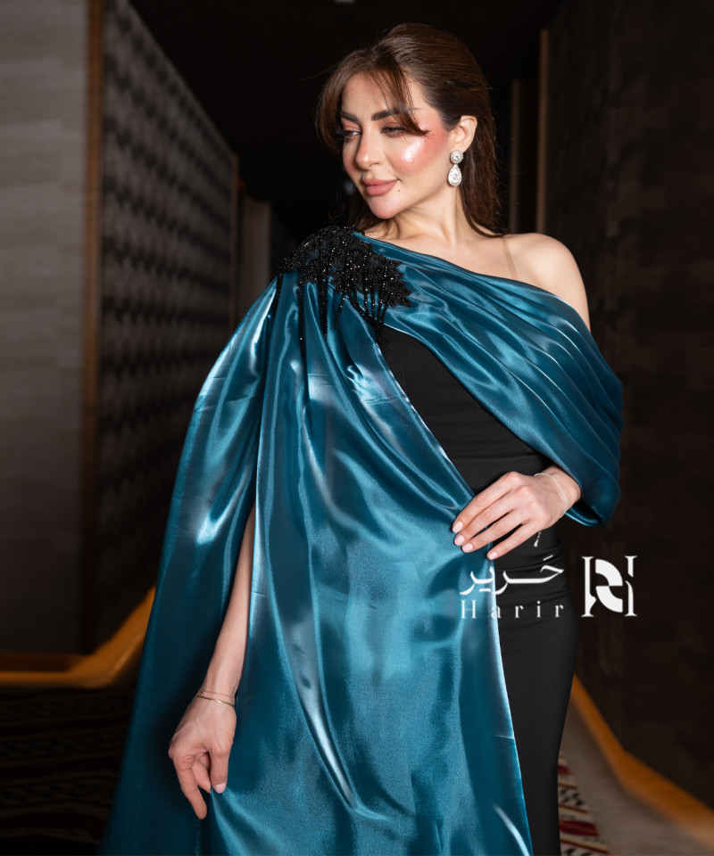 فستان سهرهه بكتف مكشوف وشال ساتان فاخر