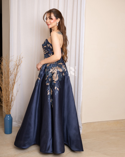 Evening gown in navy blue, embroidered with luxurious sparkle and