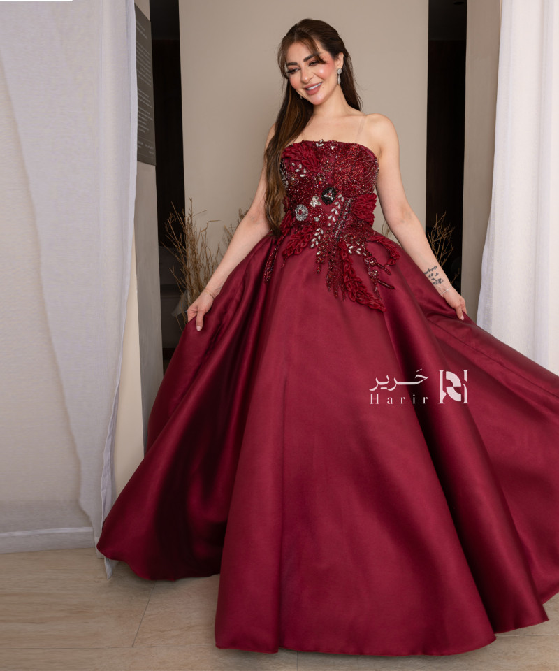 فستان سهره عنابي فخم بتطريز أنيق ولمعان فاخر