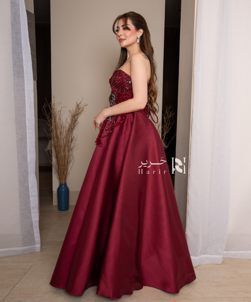 فستان سهره عنابي فخم بتطريز أنيق ولمعان فاخر