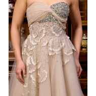 فستان سهرة  بيج مطرّز بكريستالات ولمسات دانتيل