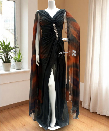 فستان سهرة أسود بتدرجات النيران وتصميم درابيه فاخر