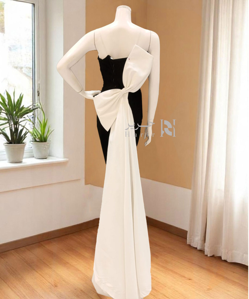 Elegant Black Evening Gown with Back Bow and Sparkling Embellishments Elegant Black Evening Gown with Back Bow and Sparkling Embellishments