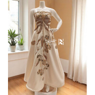 فستان سهرة عاجي بكورسيه مطرز وقصة واسعة ساحرة