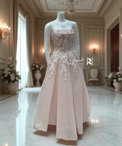 فستان وردي فاخر مطرّز بالأزهار