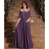 فستان بنفسجي أنيق بتطريز كريستالي وتصميم مكشوف الأكتاف