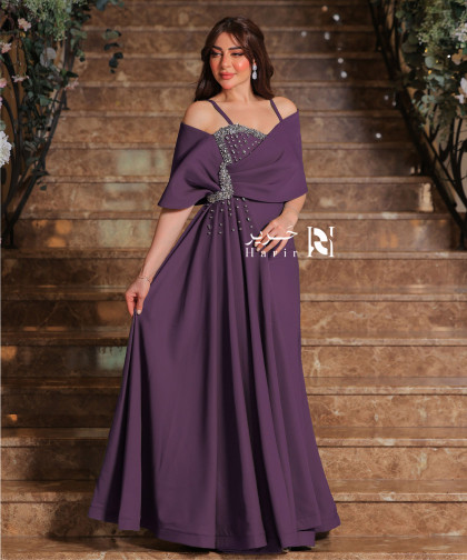 فستان بنفسجي أنيق بتطريز كريستالي وتصميم مكشوف الأكتاف