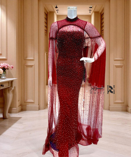 فستان عنابي بترتر لامع مع كاب شفاف فاخر