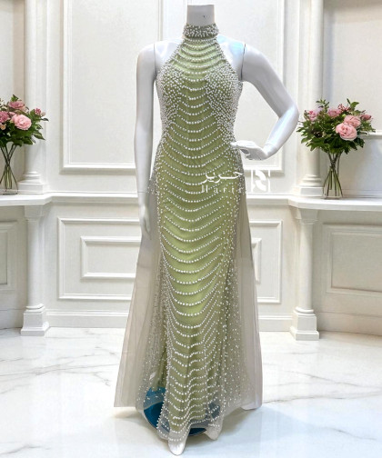 فستان سهرة ليموني مزين بلؤلؤ أبيض بتصميم ياقة مرتفعة