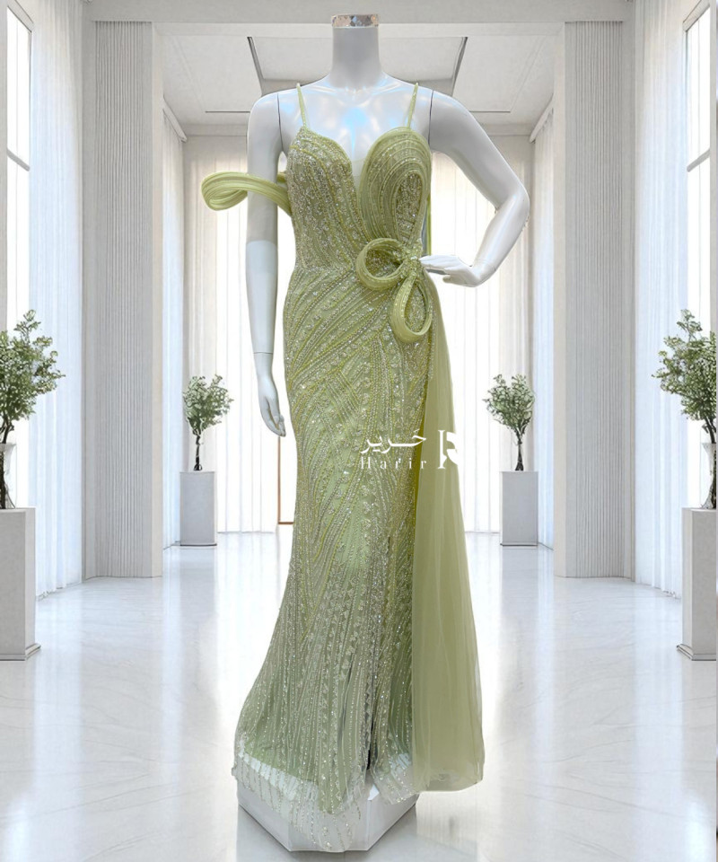 فستان سهرة أخضر فاتح مزين بالترتر مع وردة جانبية