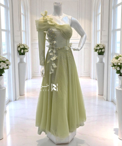 فستان سهرة ليموني بتطريز لامع وزهور ثلاثية الأبعاد