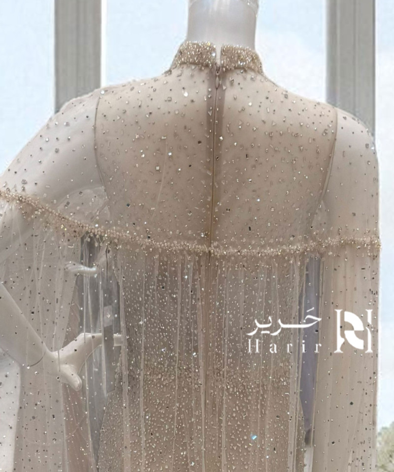 فستان سهرة بيج مطرّز بكاب لامع فخم