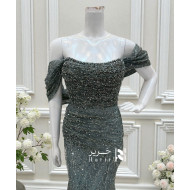 فستان سهرة أخضر غامق مطرّز بترتر فاخر وكتف ساقط