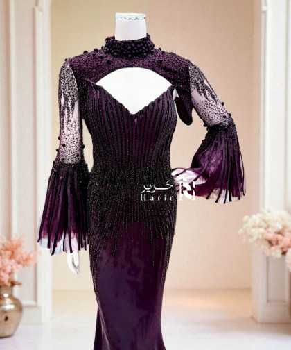 فستان سهرة بلون بنفسجي داكن بتصميم ملكي جذاب