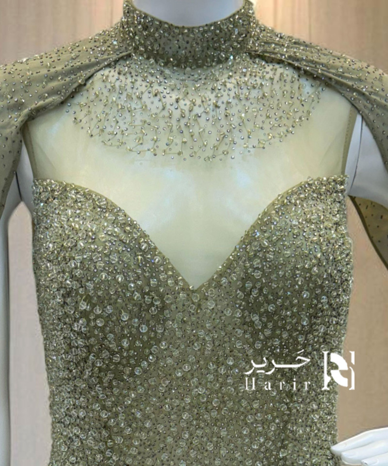 فستان سهرة زيتوني فاخر بكاب شيفون مطرّز