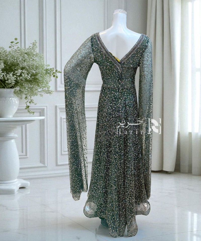 فستان سهرة زيتي بترتر لامع وقصة جذابة
