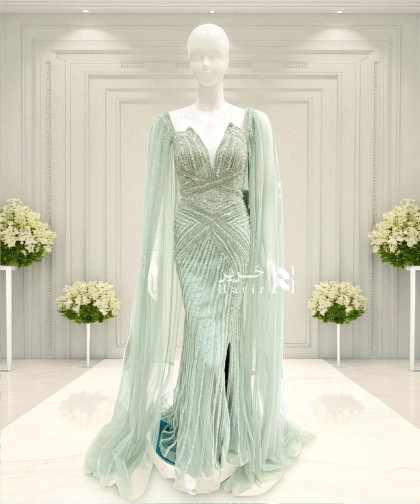 فستان سهرة أخضر فاتح بتطريز فاخر وأكمام منسدلة