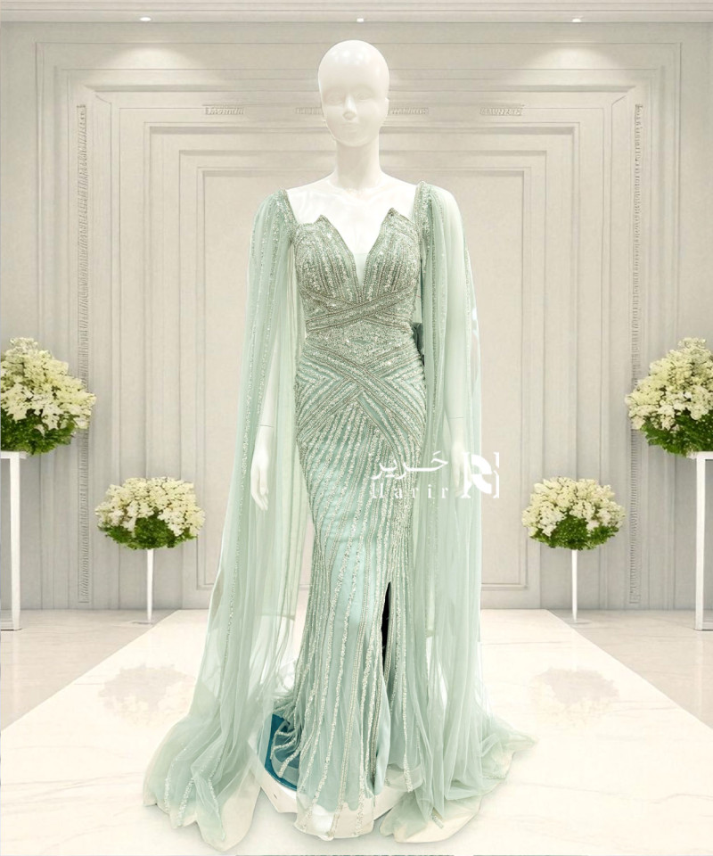 فستان سهرة أخضر فاتح بتطريز فاخر وأكمام منسدلة