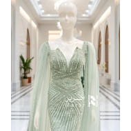 فستان سهرة أخضر فاتح بتطريز فاخر وأكمام منسدلة