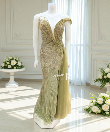 فستان سهرة ذهبي بتطريز فاخر وشيفون شفاف