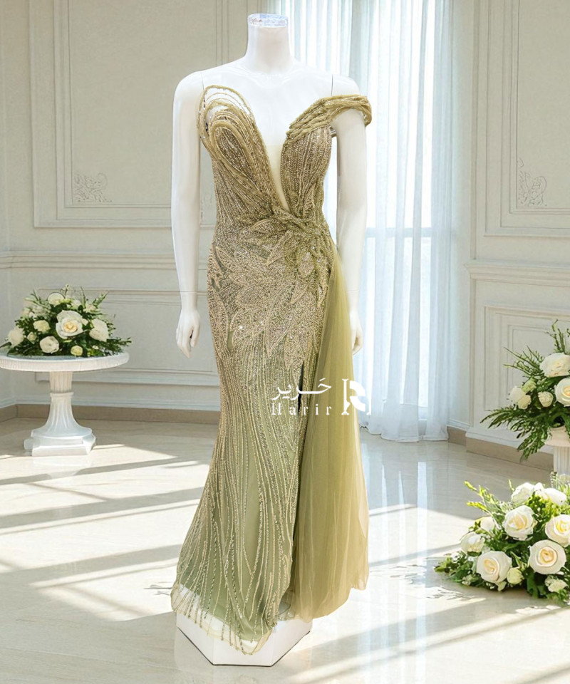 فستان سهرة ذهبي بتطريز فاخر وشيفون شفاف