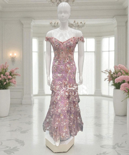 فستان سهرة وردي بتطريز  ورود ملونة بارزة اوف شولدرز 