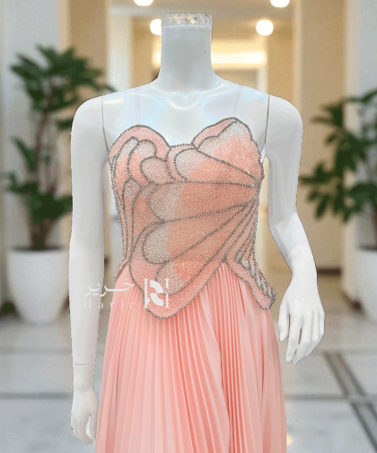 فستان سهرة وردي بكورسيه فني مطرز وتنورة بكسرات ناعمة