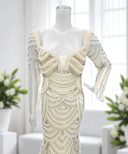 فستان سهرة عاجي بتطريز فاخر باللؤلؤ والكريستال