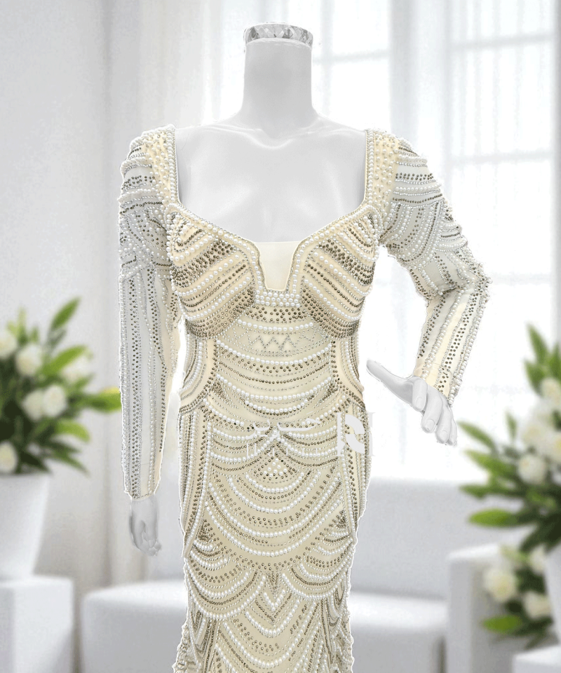 فستان سهرة عاجي بتطريز فاخر باللؤلؤ والكريستال