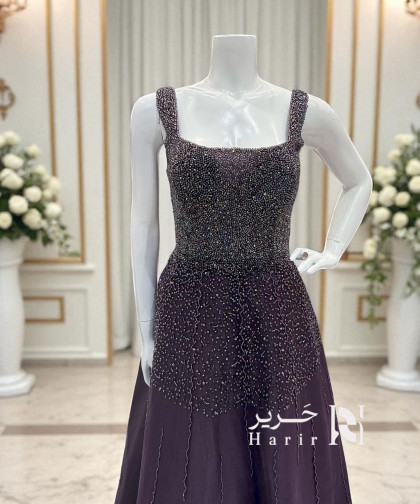 فستان سهرة بنفسجي مطرّز بكورساج رباط