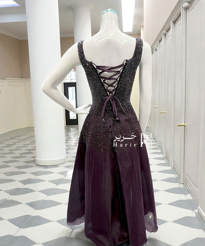 فستان سهرة بنفسجي مطرّز بكورساج رباط