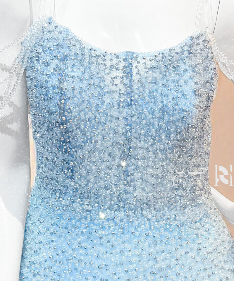 فستان سهرة سماوي مطرّز بالكريستالات والخرز