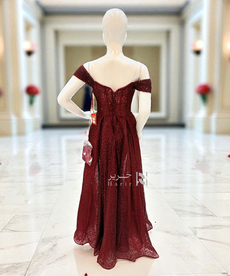 فستان سهرة أحمر أوف شولدر مطرز بالترتر اللامع