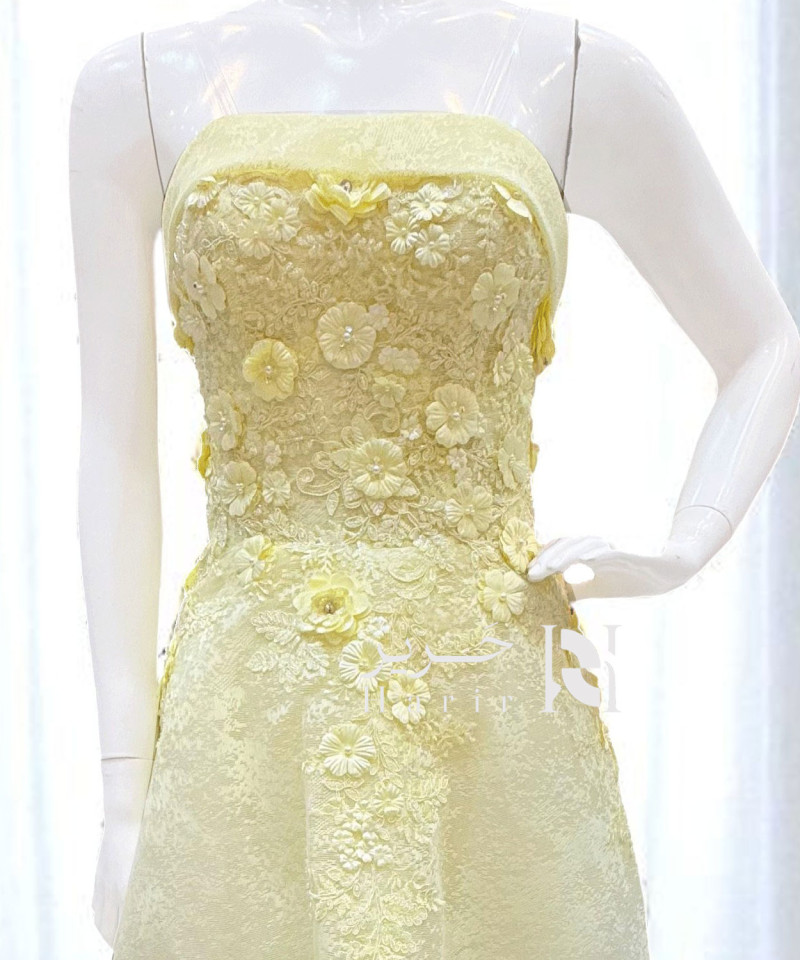 فستان سهرة أصفر مطرّز بالورود ثلاثية الأبعاد