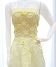 فستان سهرة أصفر مطرّز بالورود ثلاثية الأبعاد