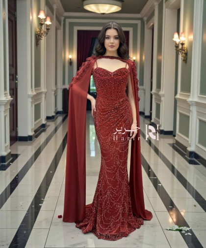 فستان سهرة أحمر خمري مطرّز بالخرز بقصة صدر قلبية مع أكمام شيفون منسدلة