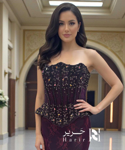 فستان سهرة خمري بكورسيه مرصّع كريستال قصة سترابلس بتصميم ملكي