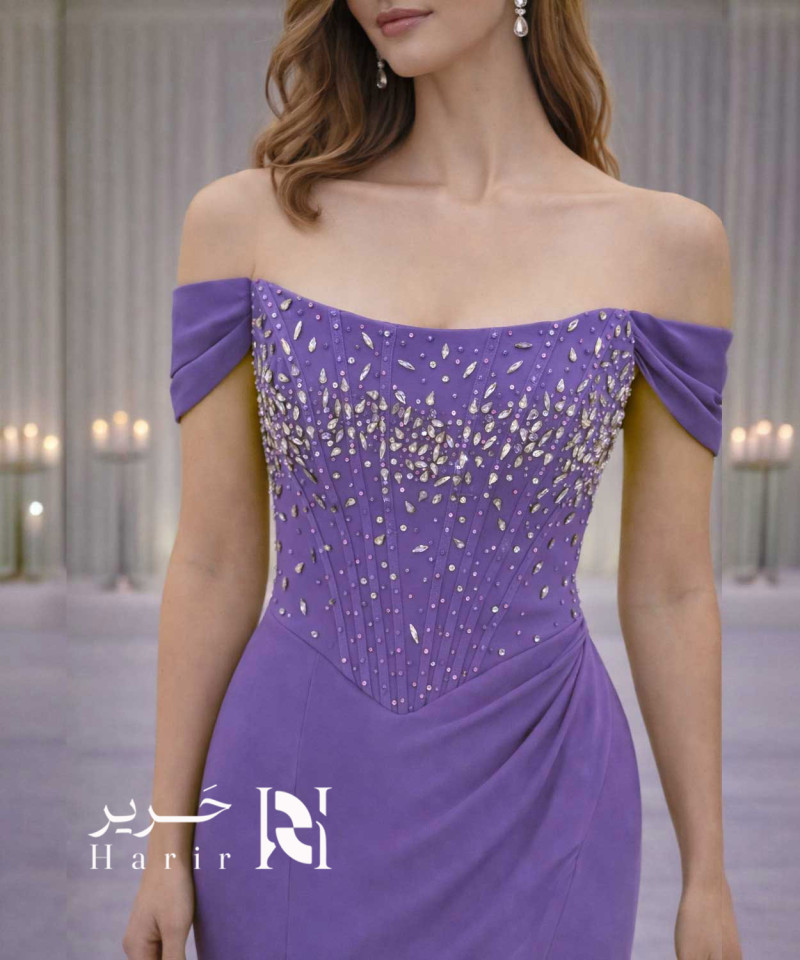 فستان سهرة بنفسجي كريب فاخر مطرّز بالكريستال بقصة صدر أوف شولدر (Off Shoulder)