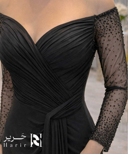 فستان سهرة أسود ملكي بأكمام تول مطرز