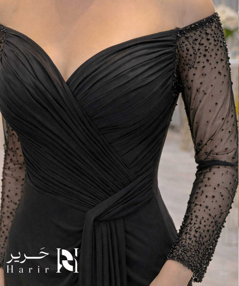 فستان سهرة أسود ملكي بأكمام تول مطرز
