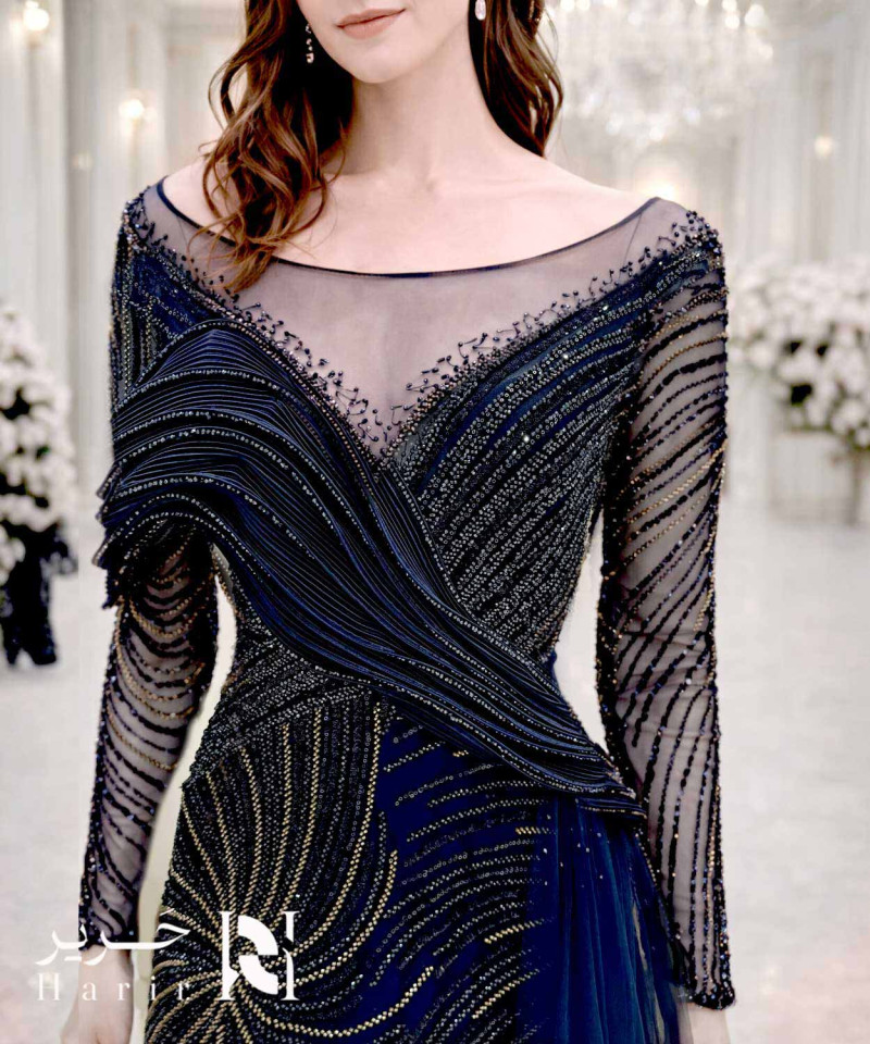 EN: Luxury Navy Evening Gown with Starburst Embroidery & Draped Tulle Train