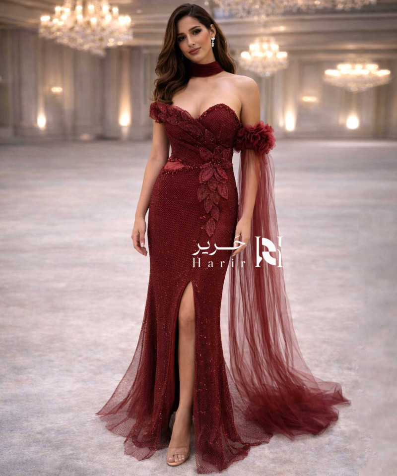 فستان سهرة خمري فاخر بتطريز لامع وورود ثلاثية الأبعاد مع كاب تول