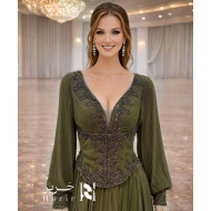 فستان سهرة زيتي ملكي بأكمام طويلة وتطريز فاخر