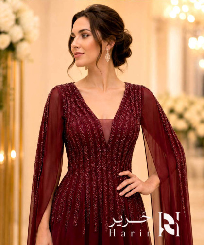 فستان سهرة عنابي فاخر بأكمام كاب طويلة وتطريز خرز لامع بقصة صدر V